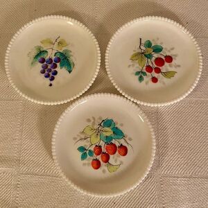 Vtg Set Of 3 WESTMORELAND Hobnail Edge Painted Milk Glass Plate Grapes & Berries